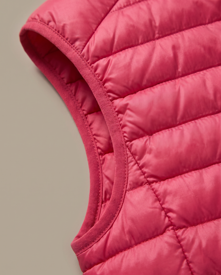 Hopper red sleeveless puffer gilet, fabric and construction close-up